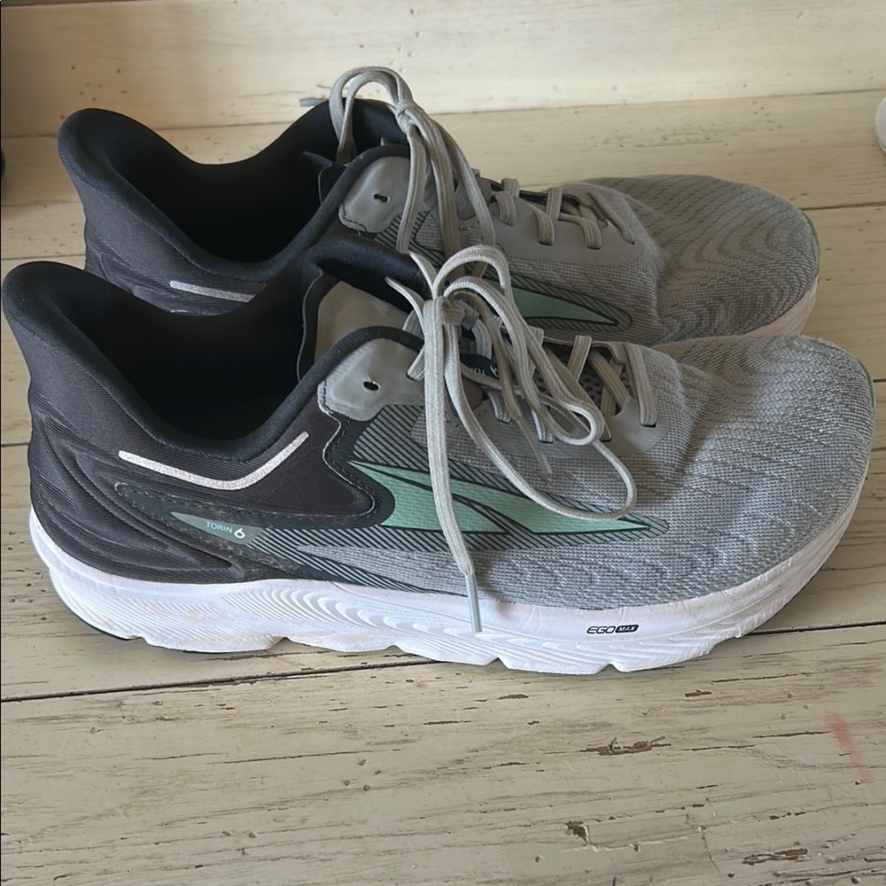 Altra Torin 6 Athletic Shoes in Gray and Green